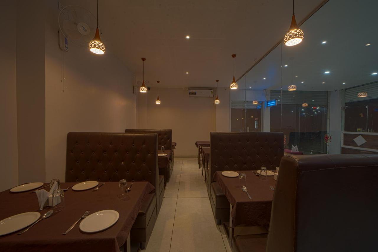 Hotel Saheb Kolhapur Buitenkant foto