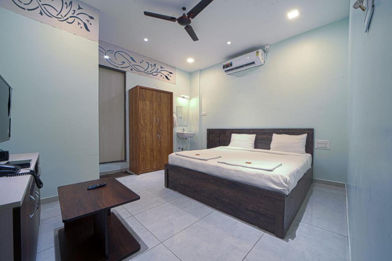 Hotel Saheb Kolhapur Buitenkant foto